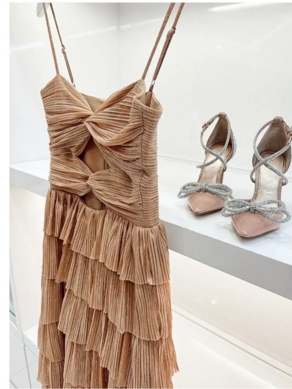 NWT Gianni Bini
Grace Metallic Plisse
Sweetheart Neck
Cut-Out Tiered Dress - Picture 9 of 9